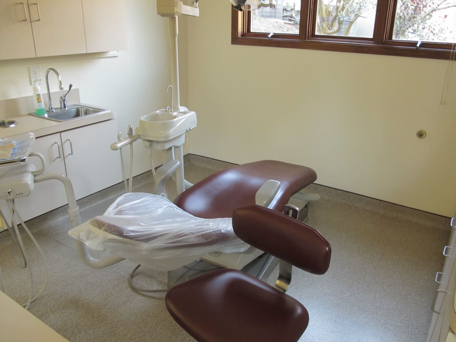 Dental Equipment Saunders DDS