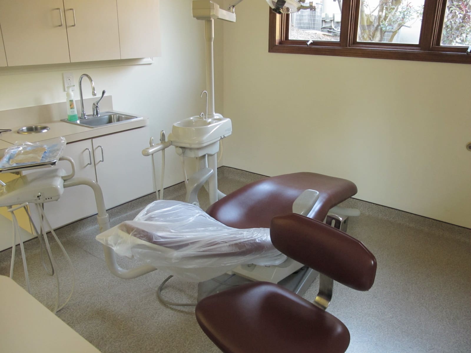 Dental Equipment Saunders DDS